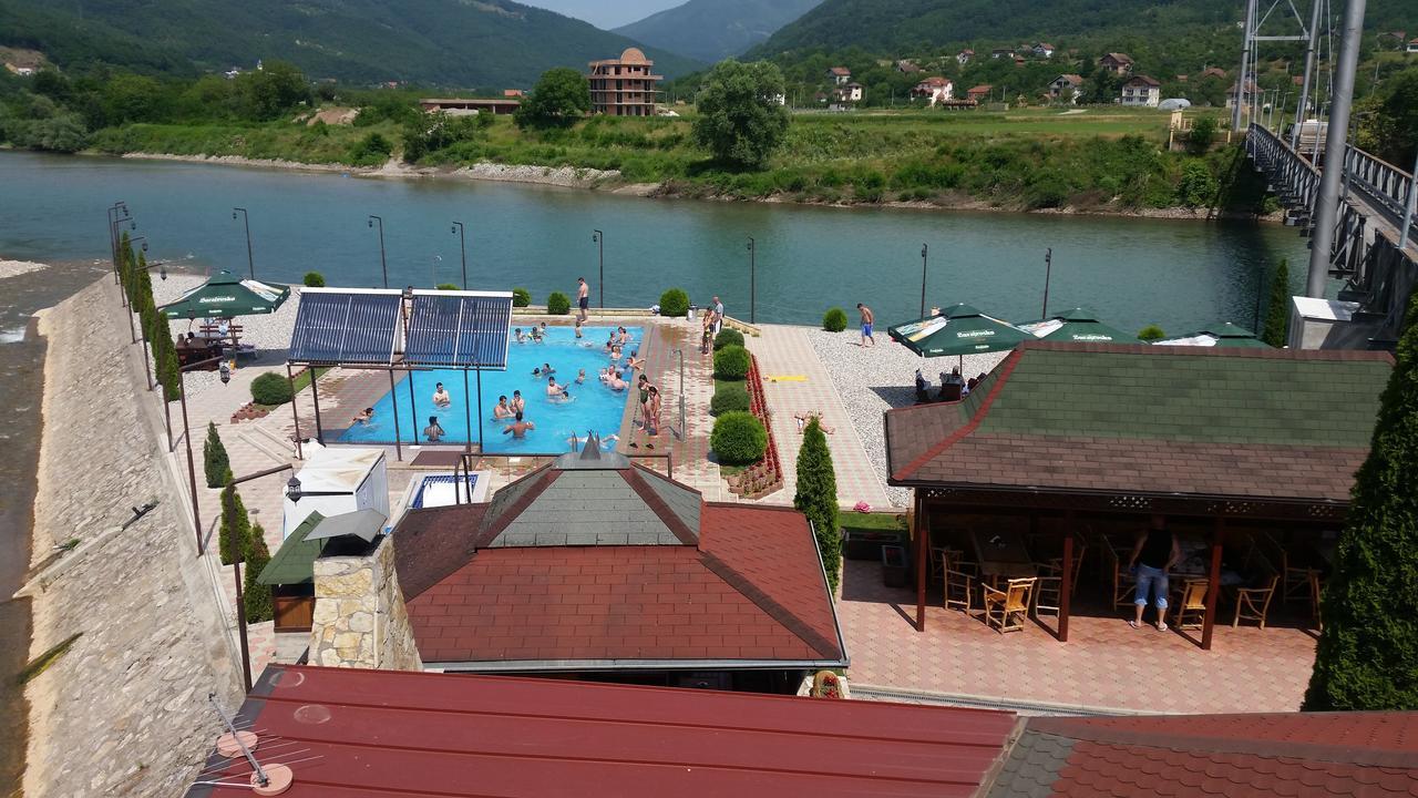 Pansion Basa Hotel Ustikolina Exterior photo