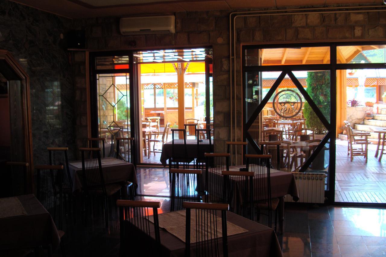 Pansion Basa Hotel Ustikolina Exterior photo